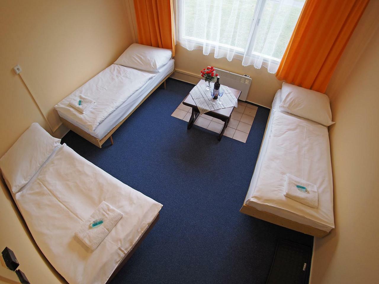Pod Javorem Hotel Velké Karlovice Exterior foto